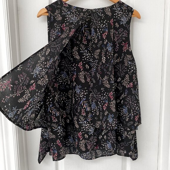 Dex - Sleeveless Pleated Floral Blouse - Picture 4 of 7